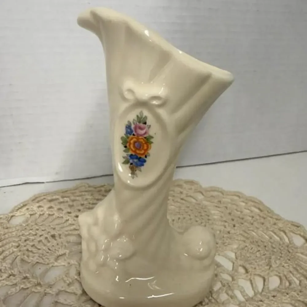 Vintage Ceramic Cornucopia Floral Vase 6”